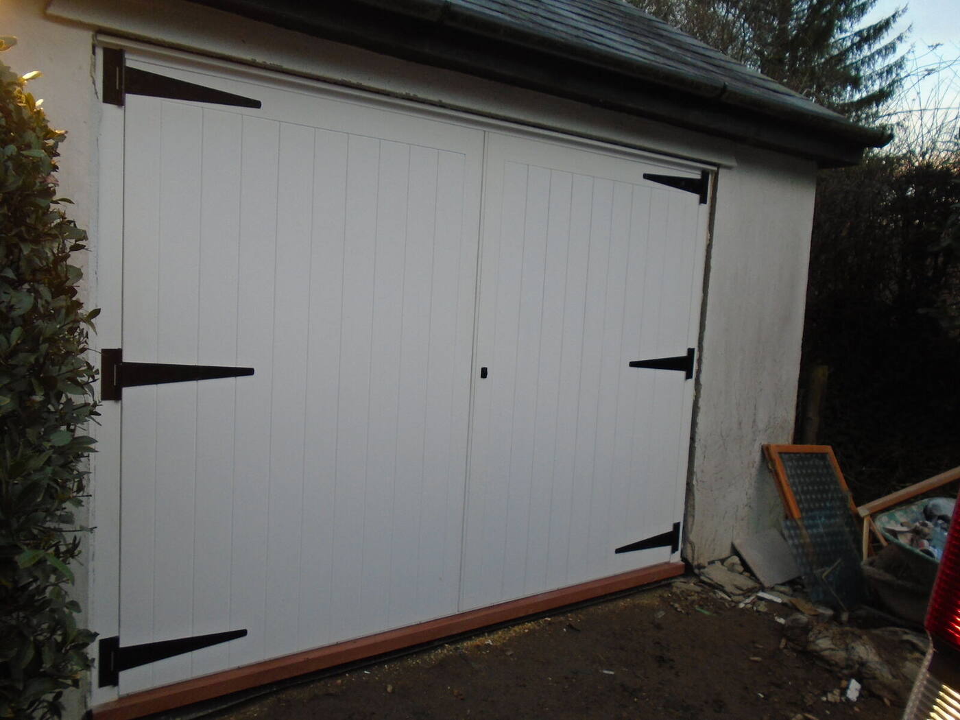Garage doors, Cwm-Cou